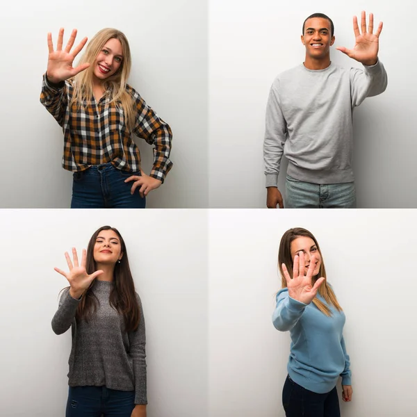 Collage Von Menschen Die Mit Den Fingern Fünf Zählen — Stockfoto