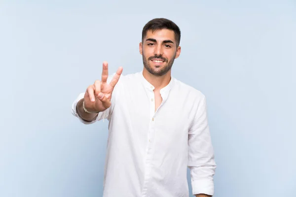 Bello Uomo Con Barba Isolato Sfondo Blu Sorridente Mostrando Segno — Foto Stock