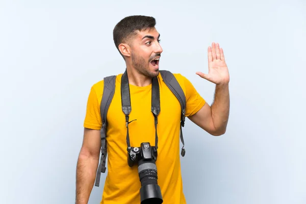 Jeune Photographe Homme Criant Avec Bouche Grande Ouverte — Photo