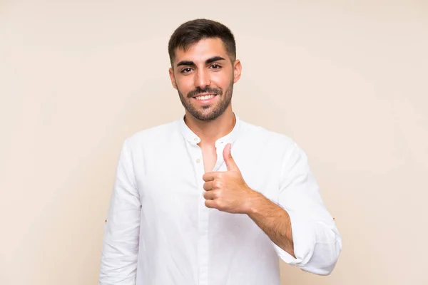 Bonito Homem Com Barba Sobre Fundo Isolado Dando Gesto Polegar — Fotografia de Stock