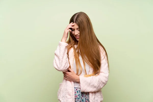 Young Woman Dressing Gown Green Wall Laughing — Stock Photo, Image