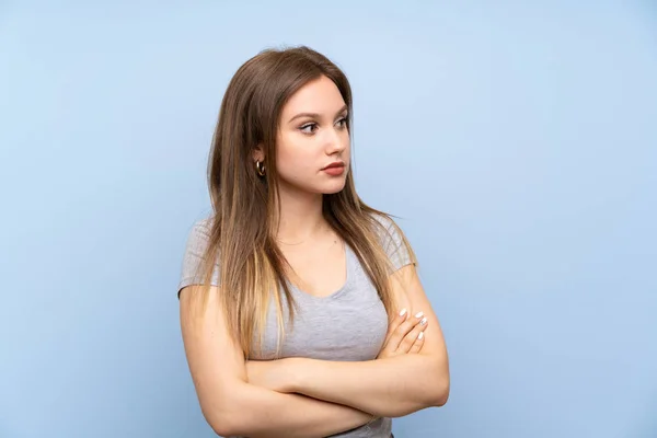 Adolescente Chica Sobre Aislado Azul Retrato Pared — Foto de Stock