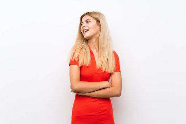 Izole beyaz arka plan üzerinde Genç kız mutlu ve gülümseyen