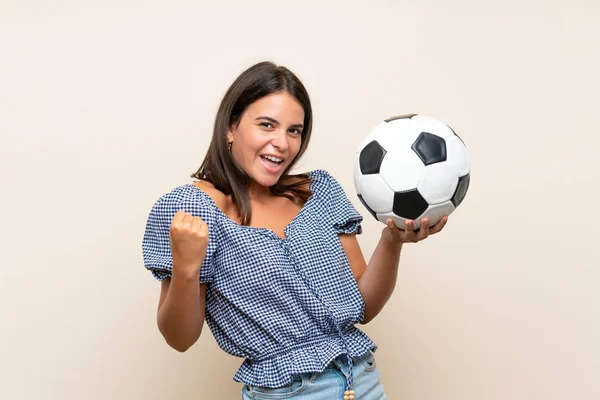 Bir Futbol Topu Tutan Izole Arka Plan Üzerinde Genç Kız — Stok fotoğraf