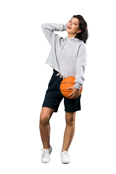 배경을 표정으로 농구를하는 여성의 — 스톡 사진