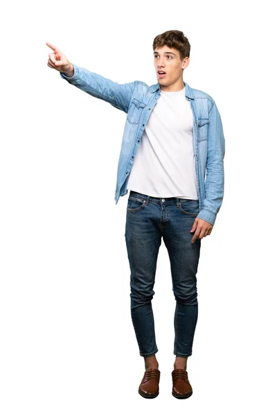 Zole Beyaz Arka Plan Üzerinde Işaret Yakışıklı Bir Genç Adam — Stok fotoğraf