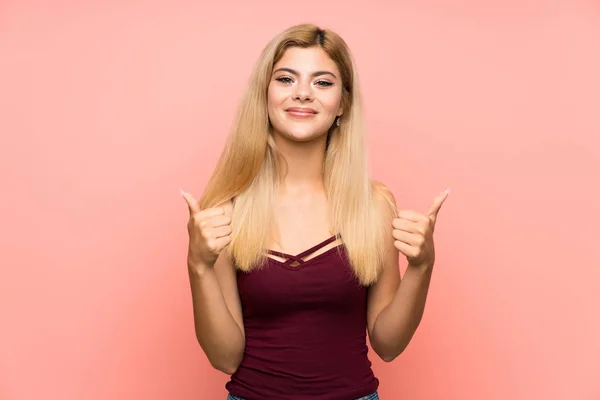 Adolescente Chica Sobre Aislado Rosa Fondo Dando Pulgar Hacia Arriba —  Fotos de Stock