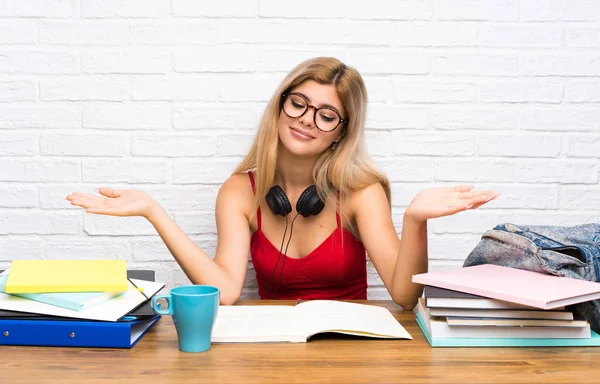 Adolescente Estudiante Chica Interior Sonriendo — Foto de Stock