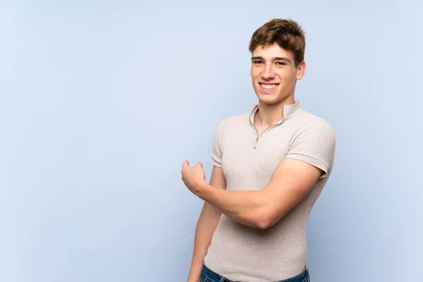 Handsome Young Man Isolated Blue Wall Pointing Back — Stock Photo, Image