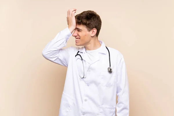 Handsome Doctor Young Man Isolated Wall Has Realized Something Intending — Stock Photo, Image