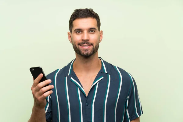 Junger Gutaussehender Mann Mit Einem Handy Das Viel Lächelt — Stockfoto