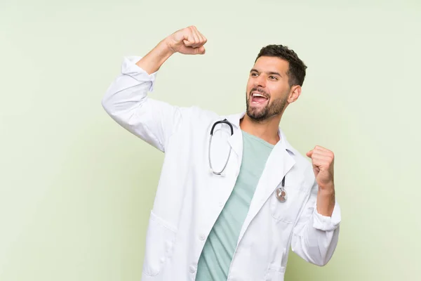 Young Doctor Man Isolated Green Wall Celebrating Victory — Stock Photo, Image