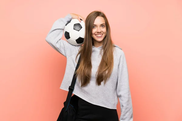 Jovem Feliz Esporte Mulher Sobre Isolado Fundo Rosa Segurando Uma — Fotografia de Stock