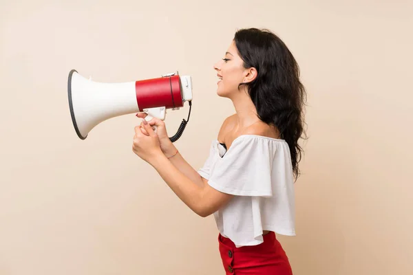 Young Woman Isolated Background Shouting Megaphone — Stock Photo, Image
