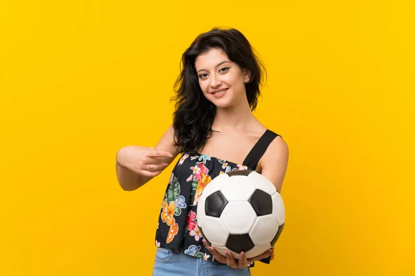 Young Woman Isolated Yellow Background Holding Soccer Ball — Stock Photo, Image