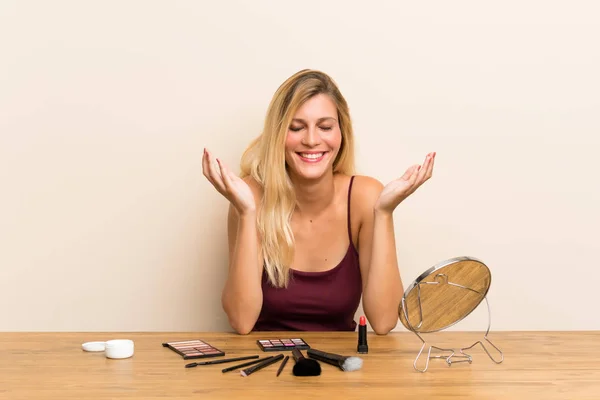 Young Blonde Woman Cosmetic Table Laughing — Stock Photo, Image