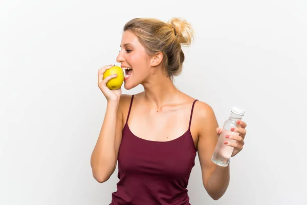 Junges Blondes Mädchen Mit Einem Apfel — Stockfoto