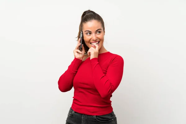 Jonge Vrouw Met Behulp Van Mobiele Telefoon — Stockfoto