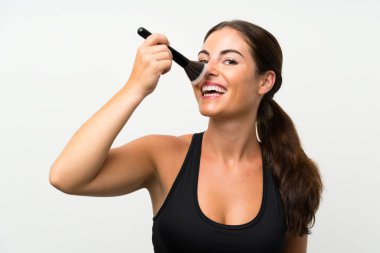 Makyaj fırçasıyla izole edilmiş beyaz arka plan