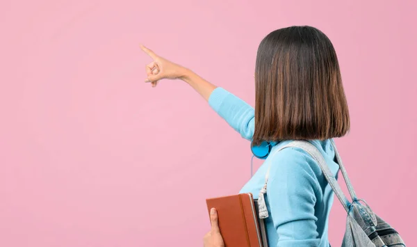 Junges Studentenmädchen Mit Blauem Pullover Und Kopfhörern Die Mit Dem — Stockfoto