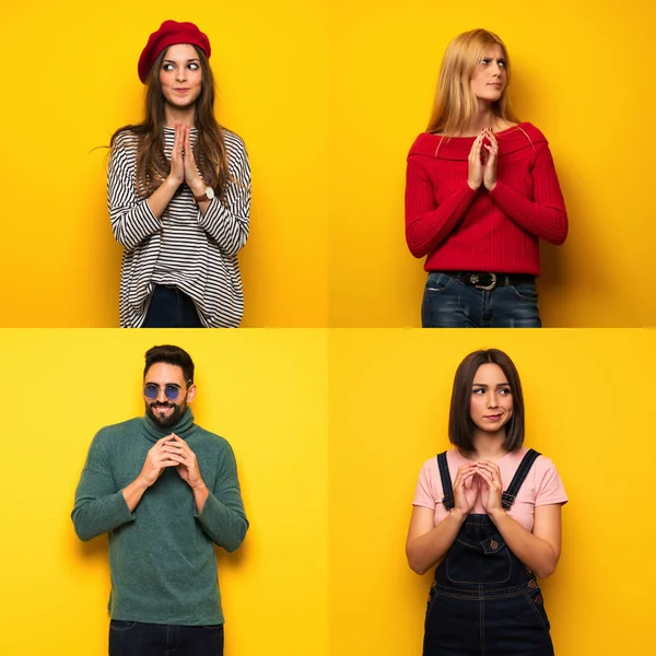 Bir grup insan bir şeyler planlıyor.