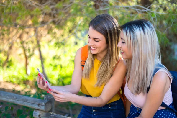 Young Student Girls Backpack Park — Stock Photo, Image