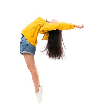 Izole beyaz arka plan üzerinde Genç Asyalı dansçı