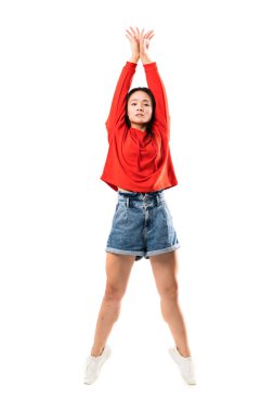 Izole beyaz arka plan üzerinde Genç Asyalı dansçı