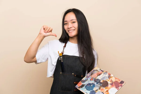 Nastolatek Malarz Asian Girl Dumny Zadowolony Siebie — Zdjęcie stockowe