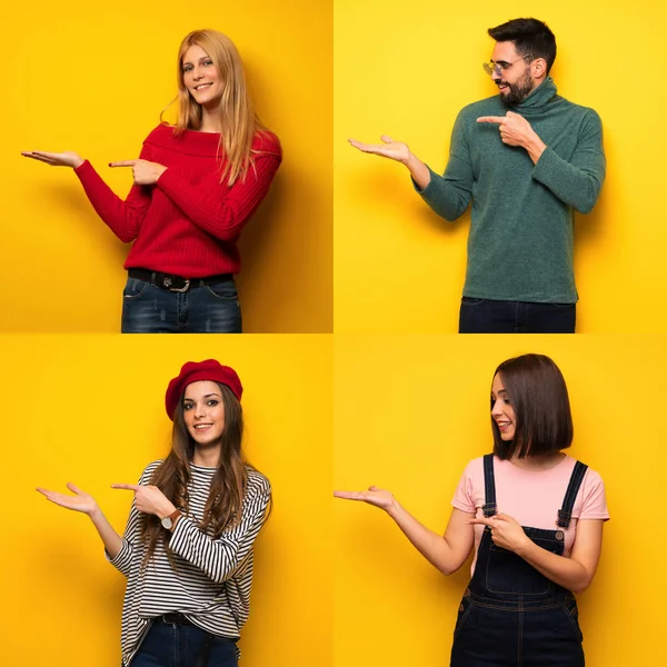 Bir reklam eklemek için avuç içine hayali bir metin koyan bir grup insan