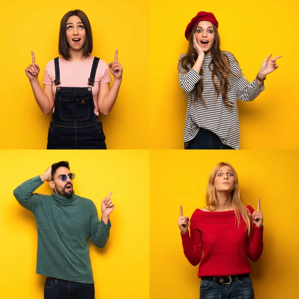 Bir grup insan işaret etti ve şaşırdı.