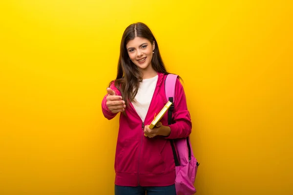 Adolescente Estudiante Chica Vibrante Fondo Amarillo Apretón Manos Después Buen —  Fotos de Stock