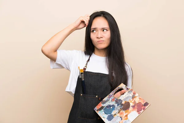 Genç Ressam Asyalı Kız Şüpheleri Olan Yüz Ifadesi Karıştırmayın — Stok fotoğraf