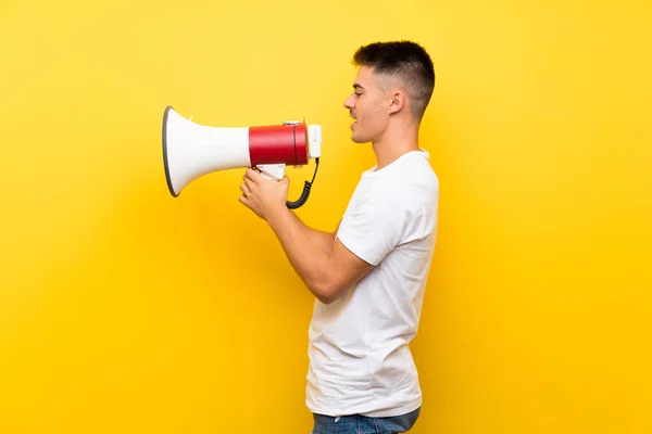 Young Handsome Man Isolated Yellow Background Shouting Megaphone — Stock Photo, Image
