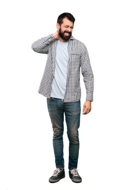 Neckache izole beyaz arka plan üzerinde ile sakallı yakışıklı adam
