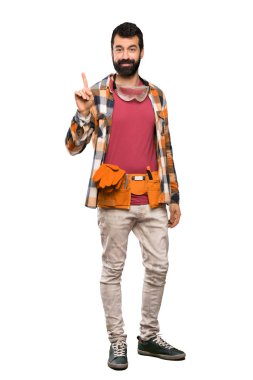 Esnaf adam gösteren ve izole beyaz arka plan üzerinde en iyi işareti bir parmak kaldırma