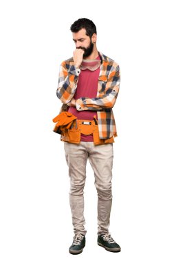 Esnaf adam izole beyaz arka plan üzerinde şüphe sahip