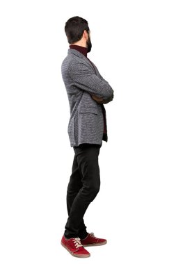 İzole beyaz arka plan üzerinde sakallı yakışıklı adam