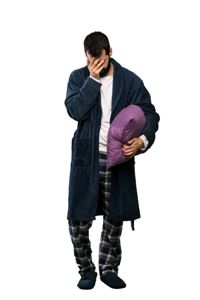 Man Med Skägg Pyjamas Med Trött Och Sjukt Uttryck Över — Stockfoto