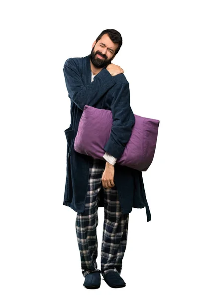 Muž Plnovousem Pyžamu Trpícím Bolestí Rameni Protože Snažil Vyvinout Úsilí — Stock fotografie