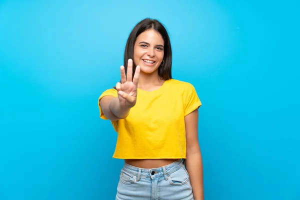 Menina Sobre Fundo Azul Isolado Feliz Contando Três Com Dedos — Fotografia de Stock