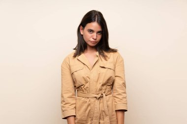 Üzgün ve depresif ifade ile izole arka plan üzerinde Genç kız