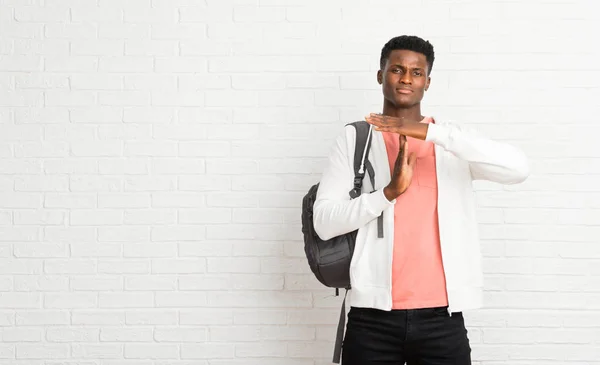 Pemuda Afro American Mahasiswa Membuat Sikap Berhenti Dengan Tangannya Untuk — Stok Foto