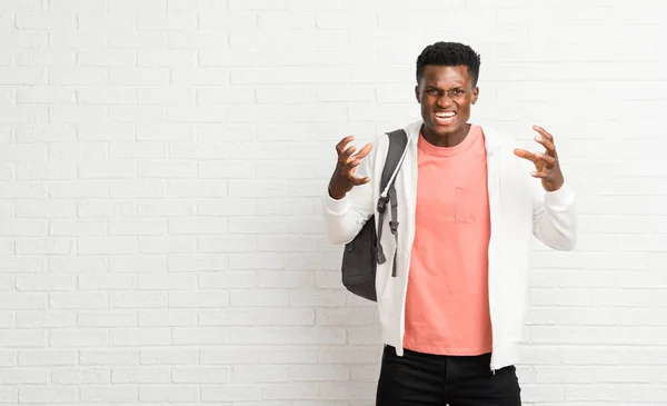 Genç Afro Amerikan Adam Öğrenci Öfkeli Jest Kızgın Rahatsız Negatif — Stok fotoğraf