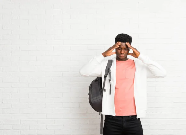 Joven Afroamericano Estudiante Infeliz Frustrado Con Algo Expresión Facial Negativa — Foto de Stock