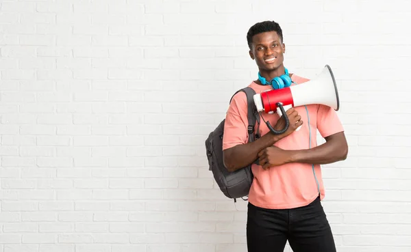 Jovem Afro Americano Homem Estudante Segurando Megafone — Fotografia de Stock