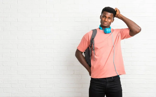 Genç Afro Amerikan Adam Öğrenci Hayal Kırıklığı Anlayış Bir Ifade — Stok fotoğraf
