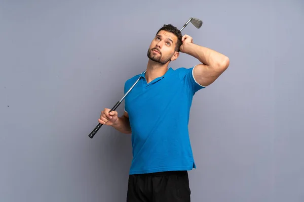 Joven Guapo Jugando Golf Teniendo Dudas Con Expresión Cara Confusa —  Fotos de Stock