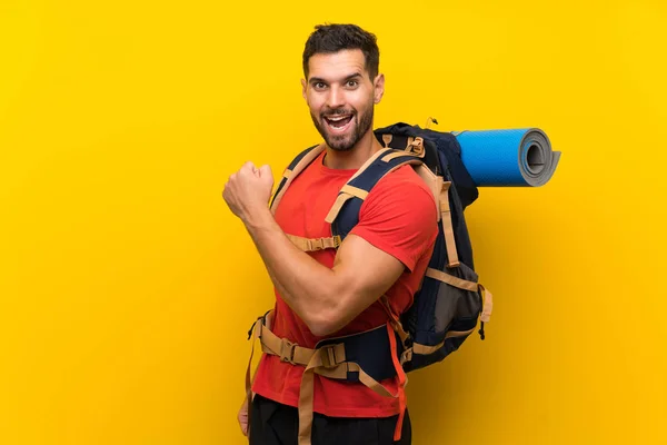 Junger Wanderer Feiert Einen Sieg — Stockfoto