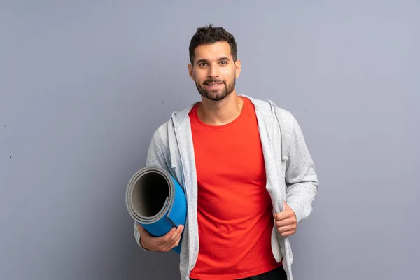 Joven Deportista Con Esterilla — Foto de Stock